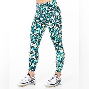 Sweaty Better Power 7/8 Leggings Size L
Green Geo Maze Print High Waisted